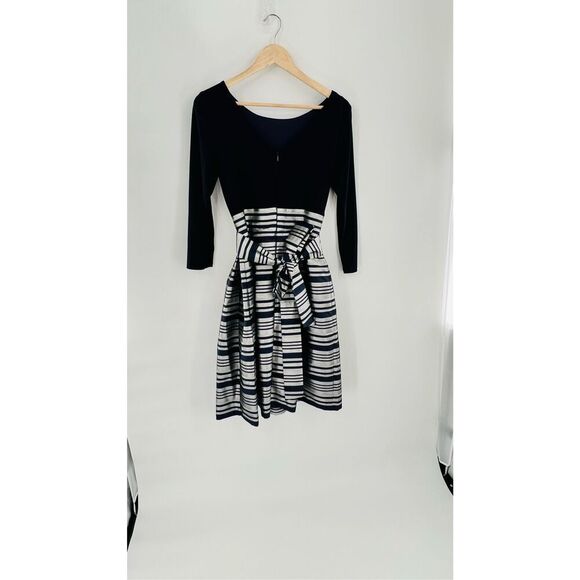 Jessica Howard  3/4 sleeve dress , low v- beck in back - Picture 3 of 11